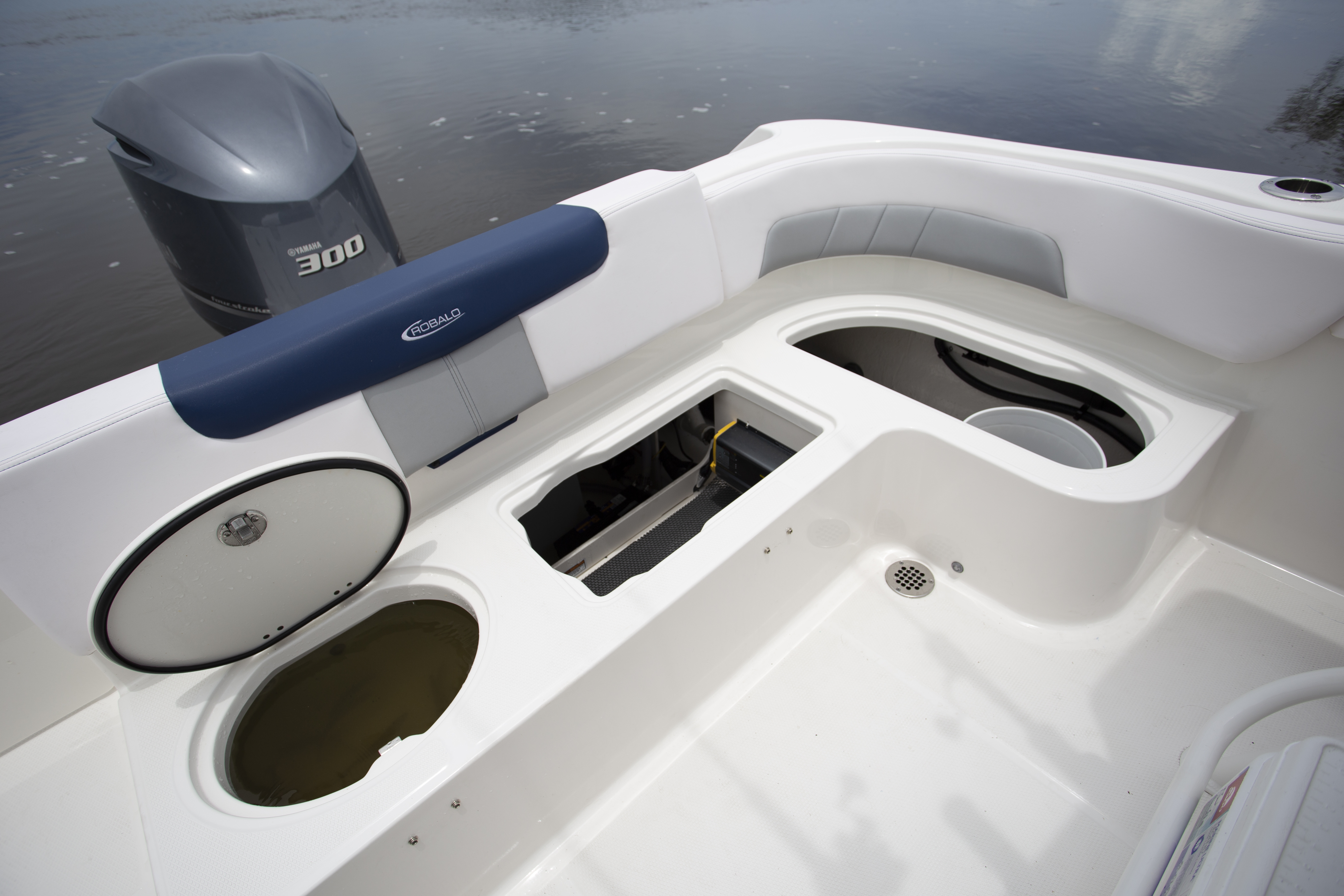 Boat Review - Robalo 242 Explorer