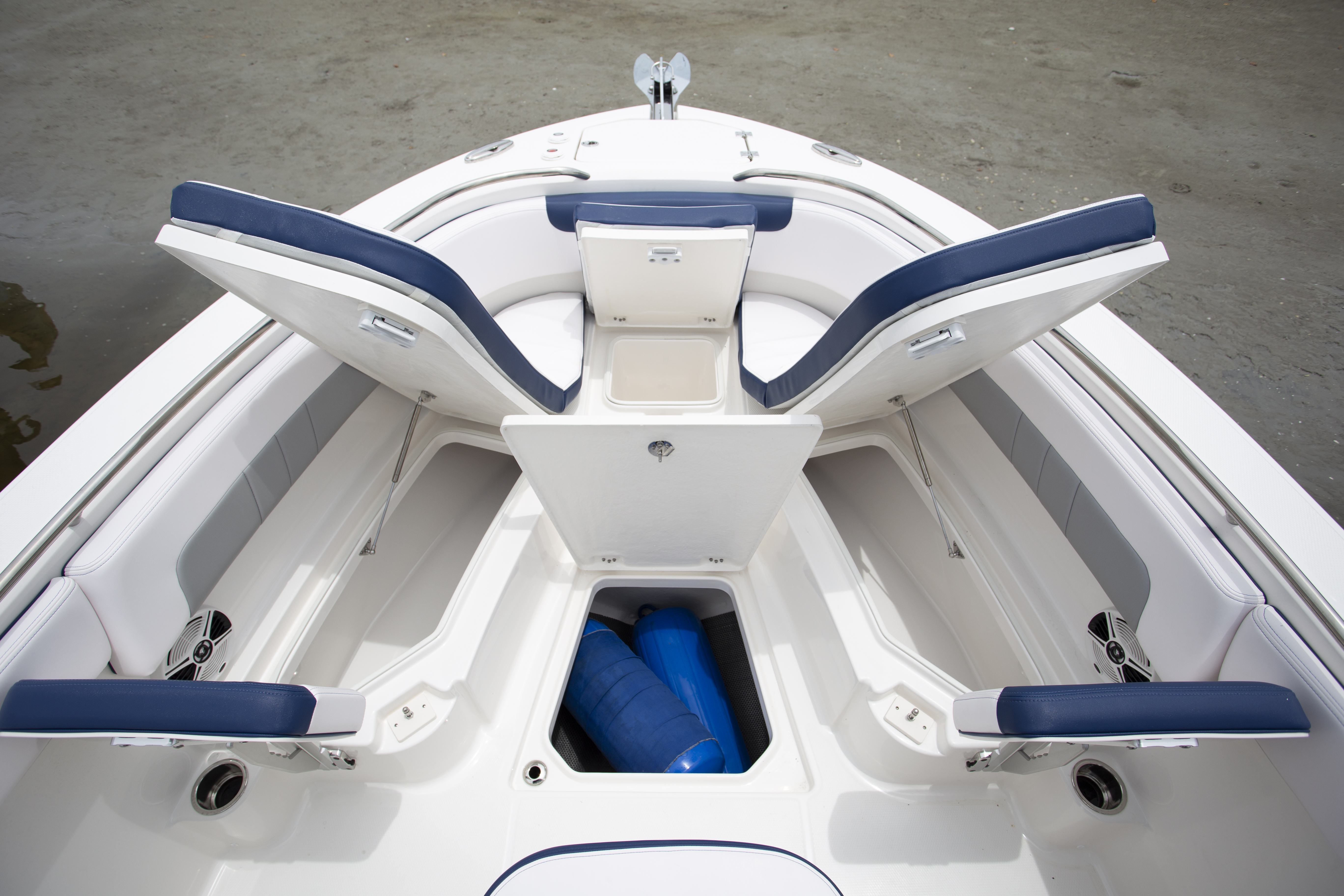 Boat Review - Robalo 242 Explorer