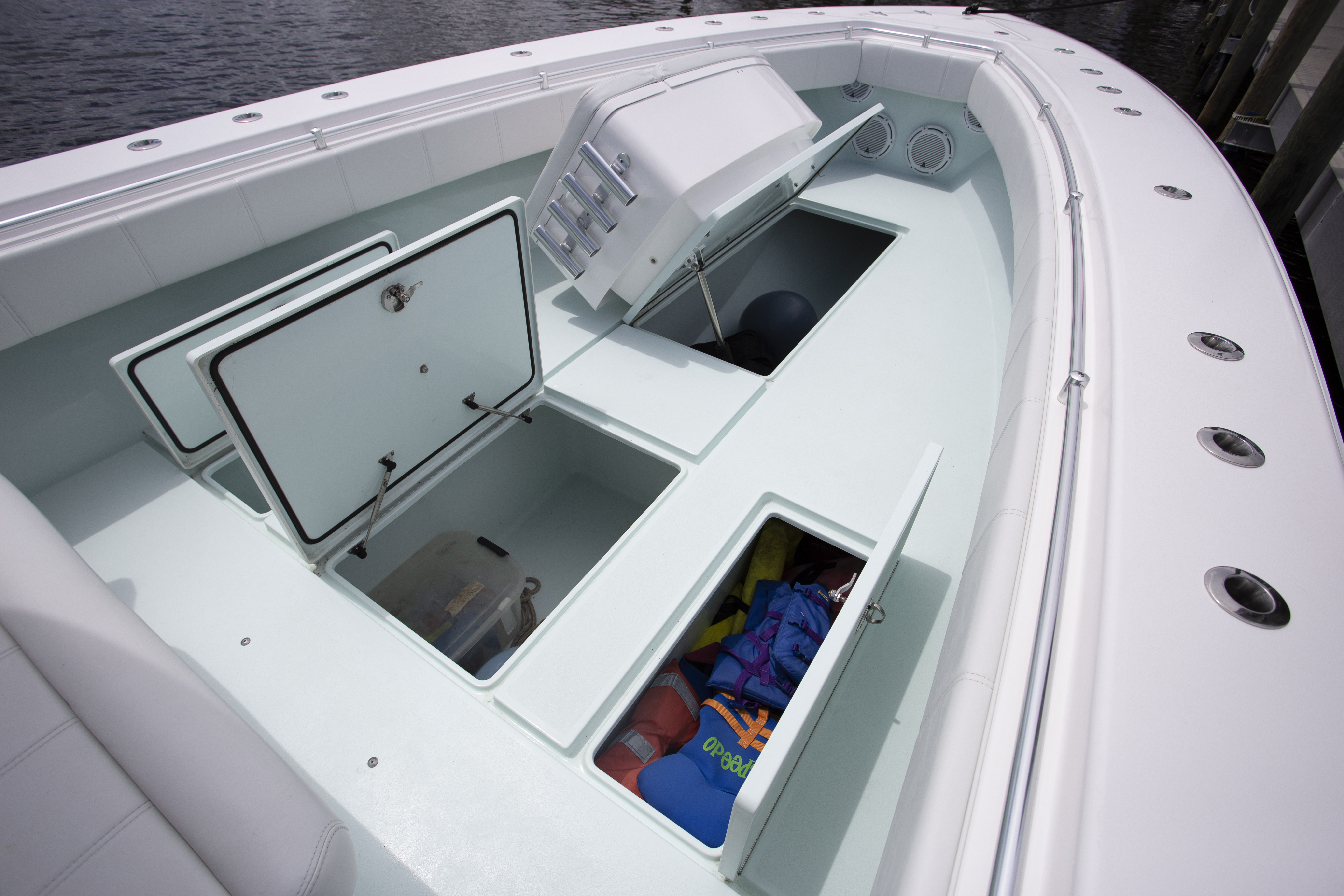 Boat Review - Contender 39 ST