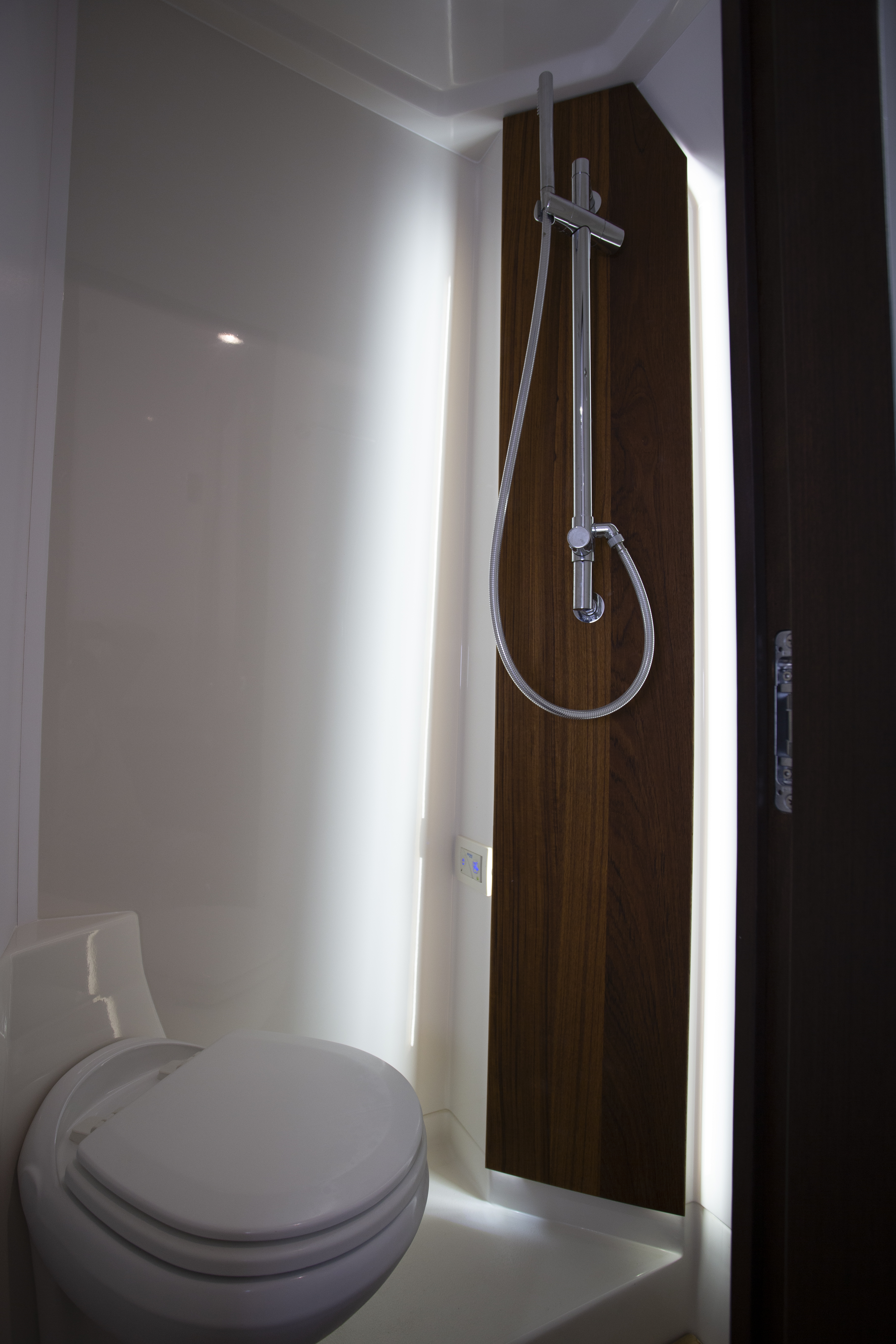 Boat Review - Jupiter 43 SF