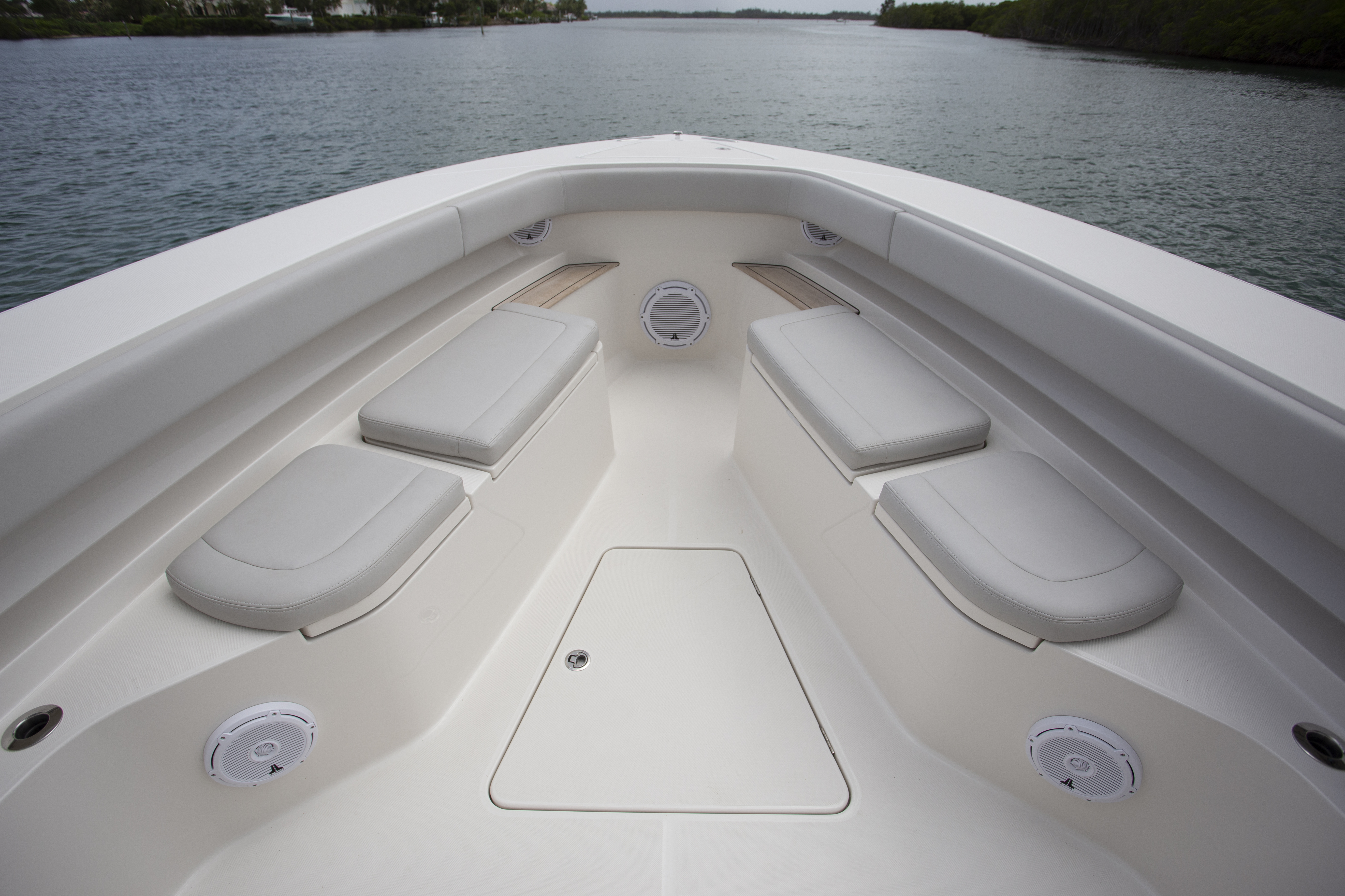 Boat Review - Jupiter 43 SF