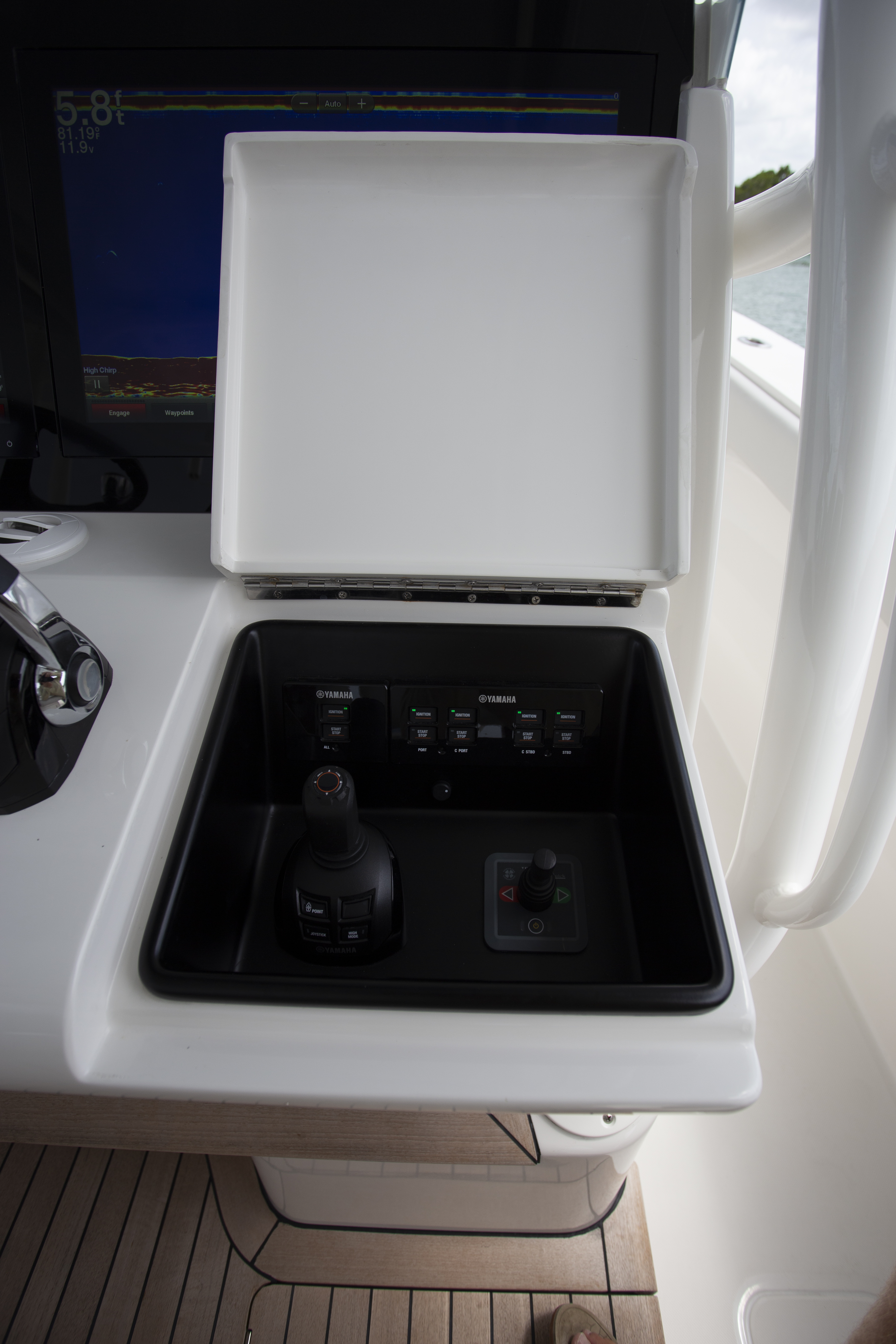 Boat Review - Jupiter 43 SF