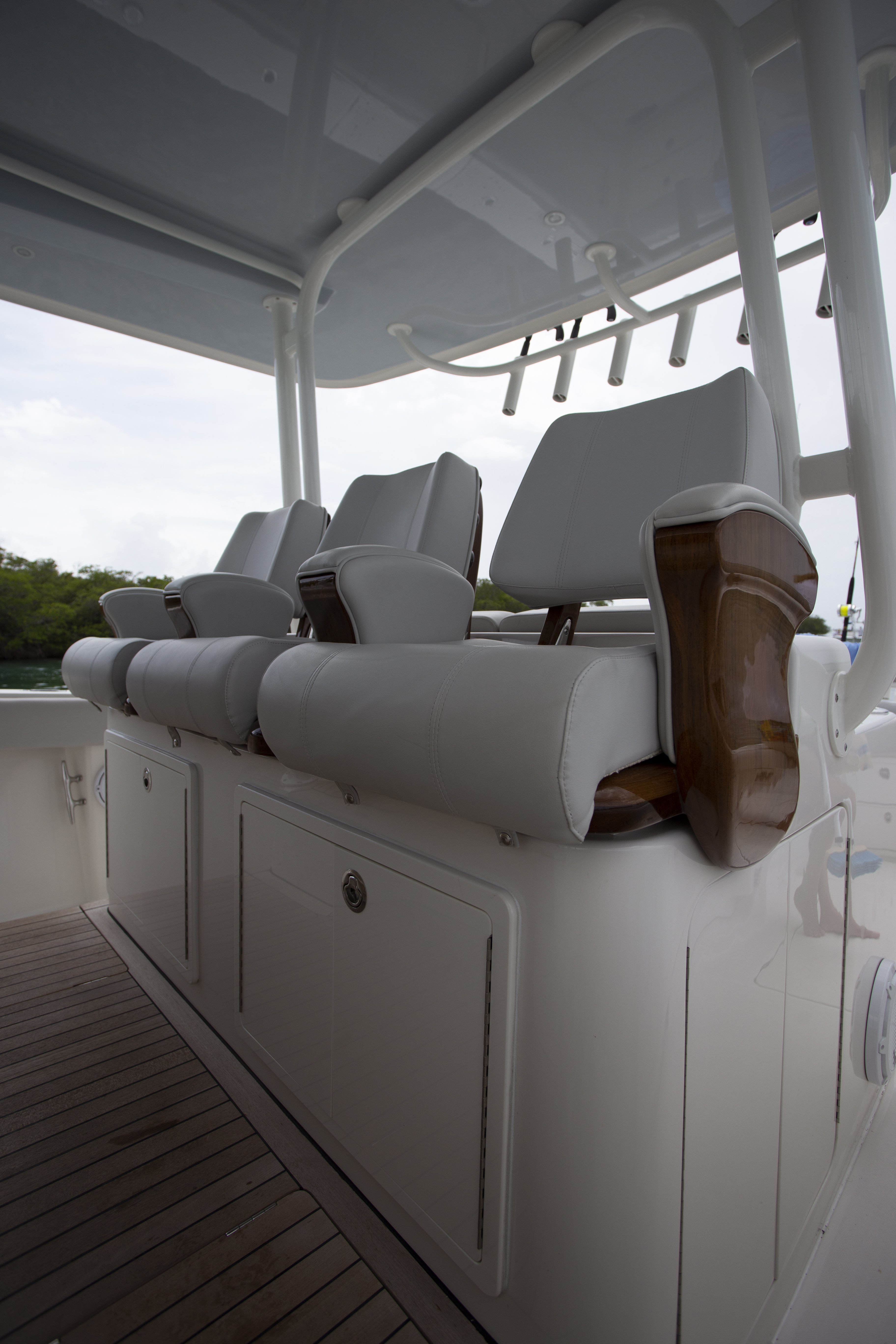 Boat Review - Jupiter 43 SF