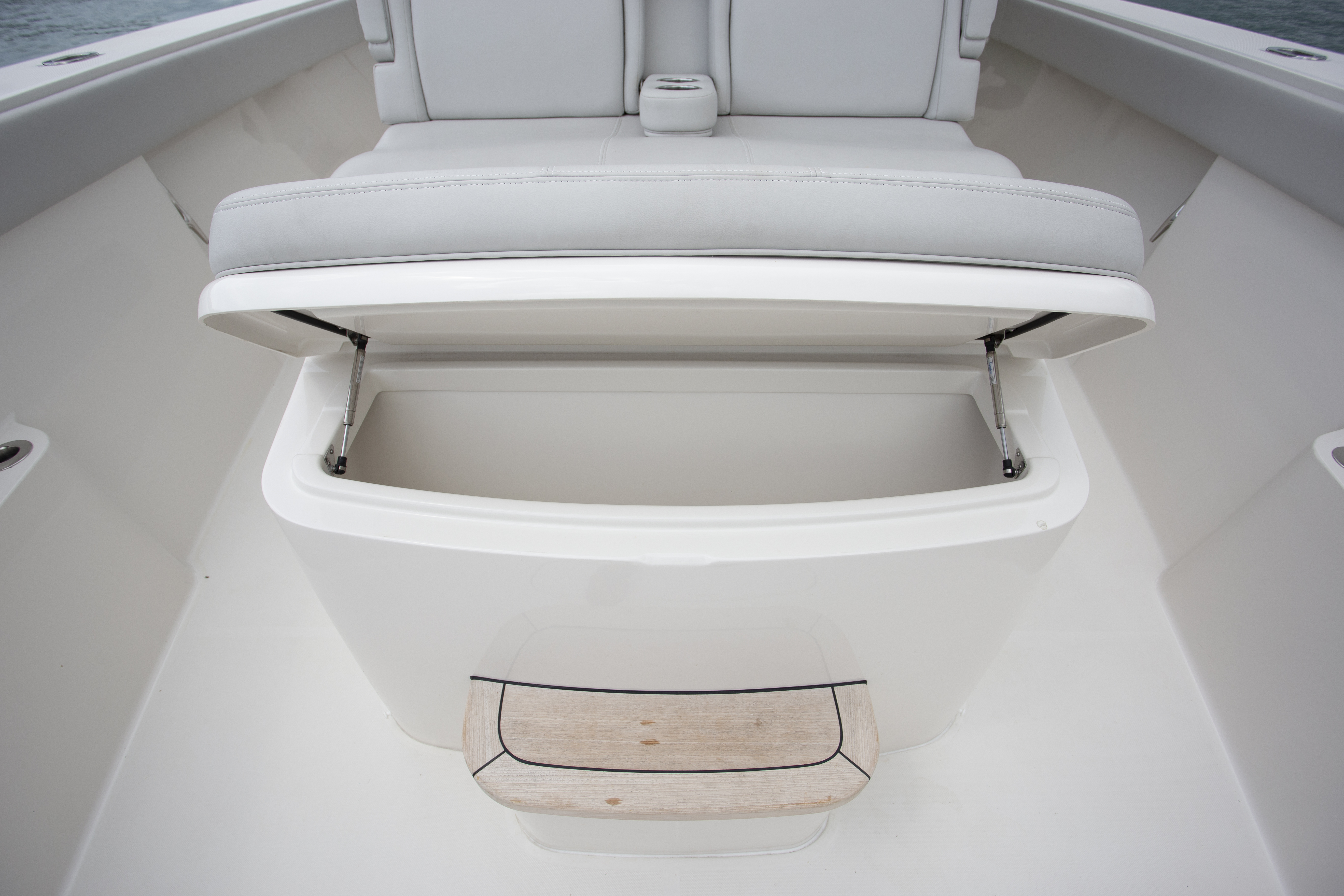 Boat Review - Jupiter 43 SF