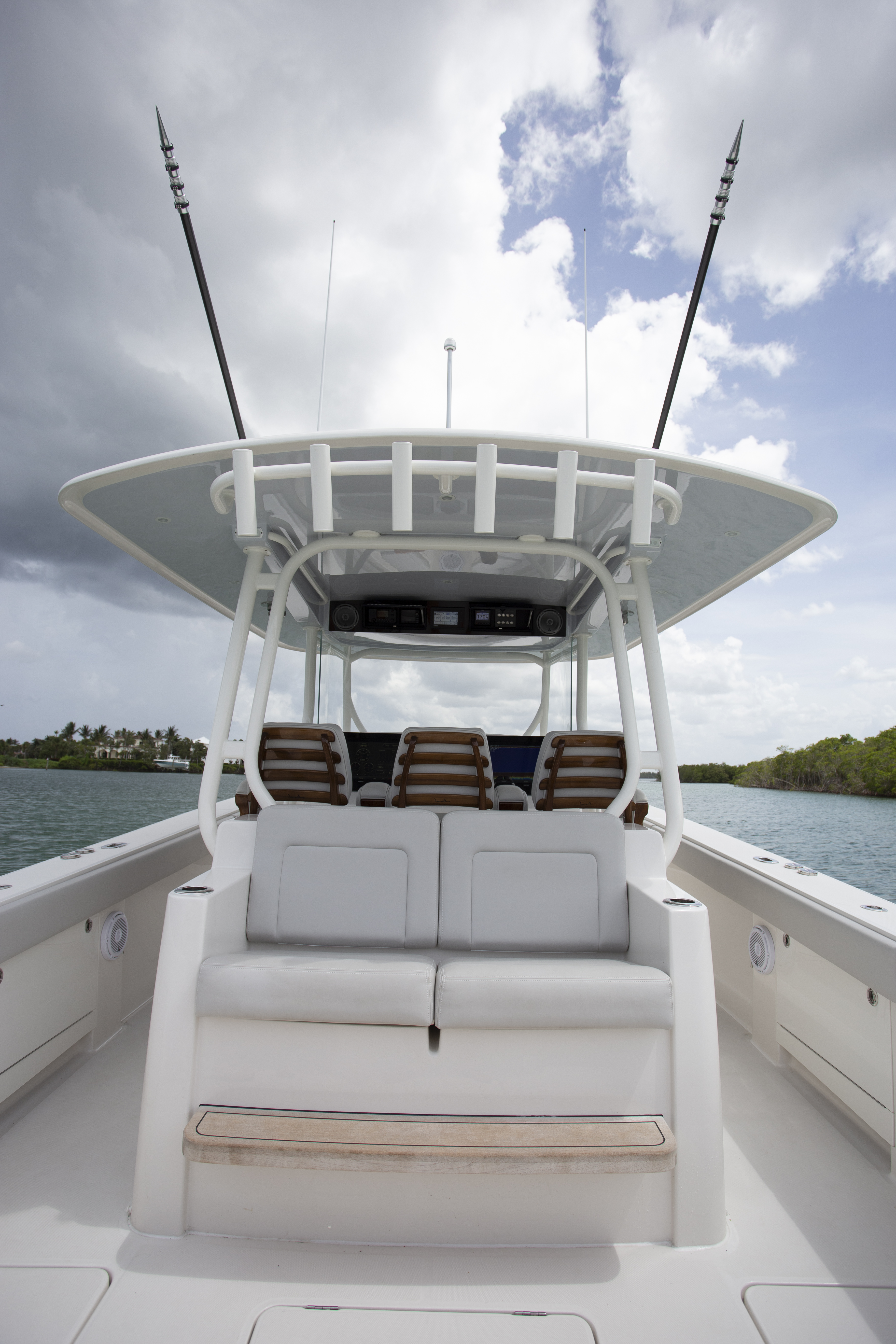 Boat Review - Jupiter 43 SF