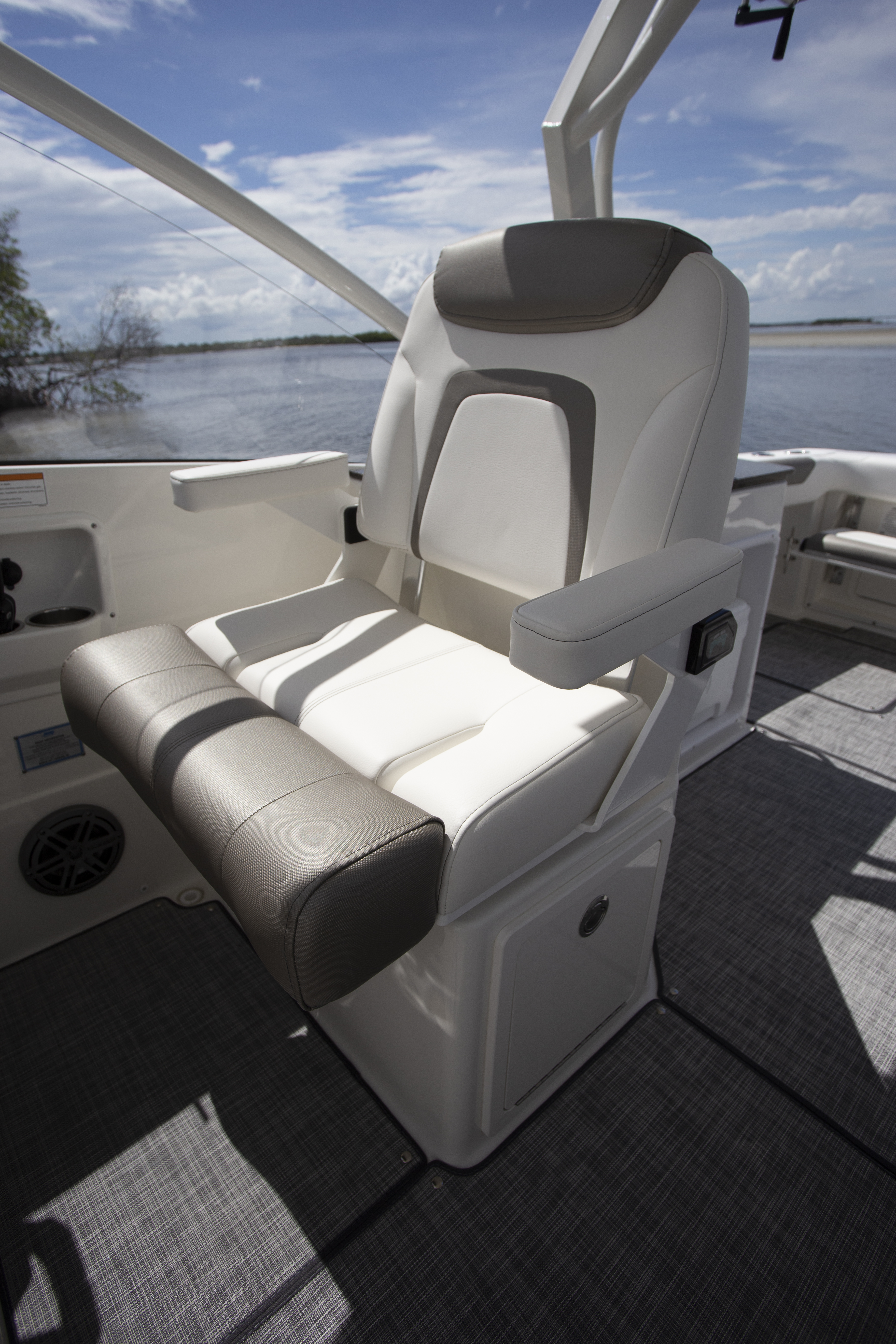 Boat Review - World Cat 280 DC-X