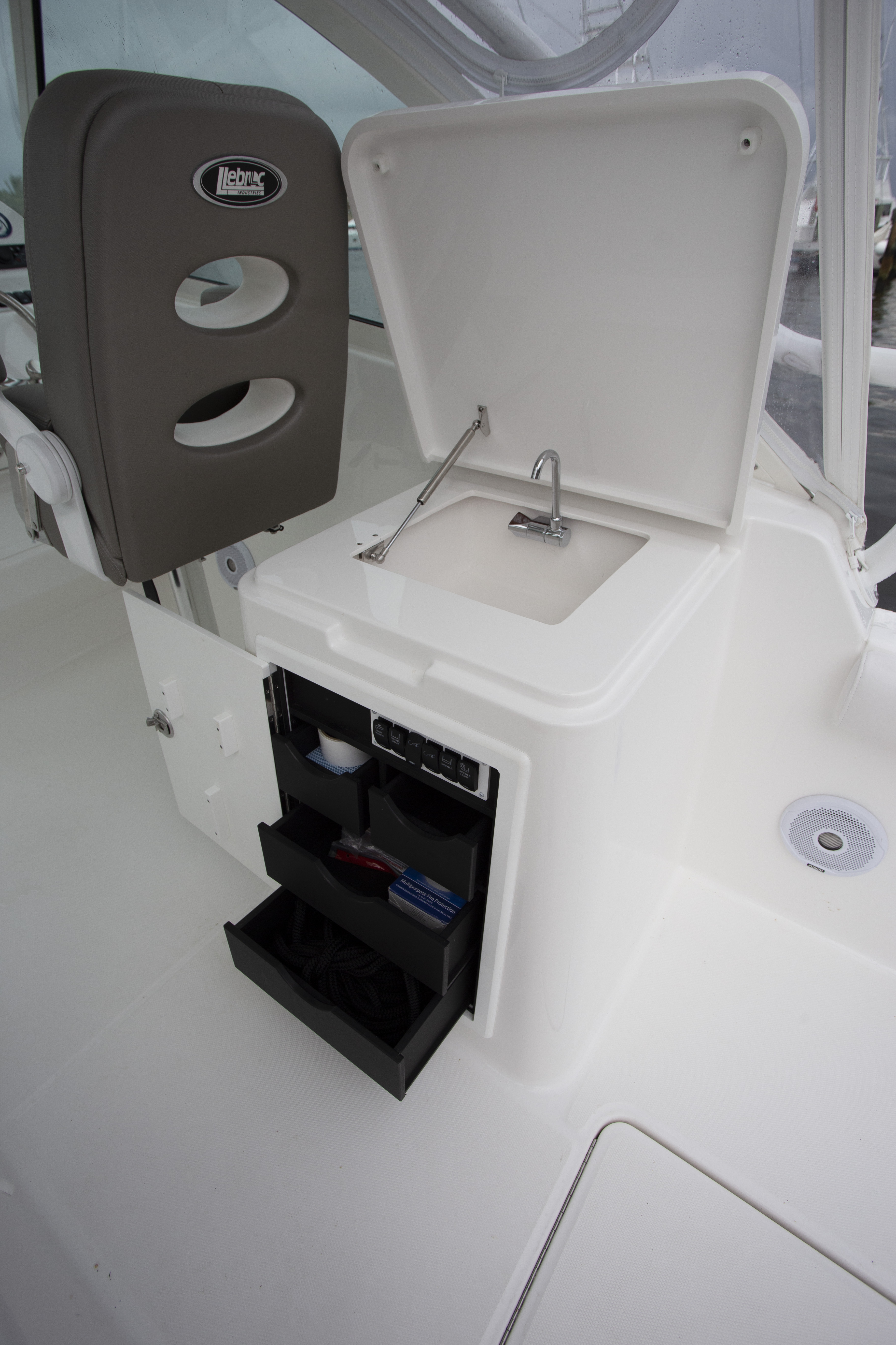 Boat Review - Albemarle 27 Dual Console