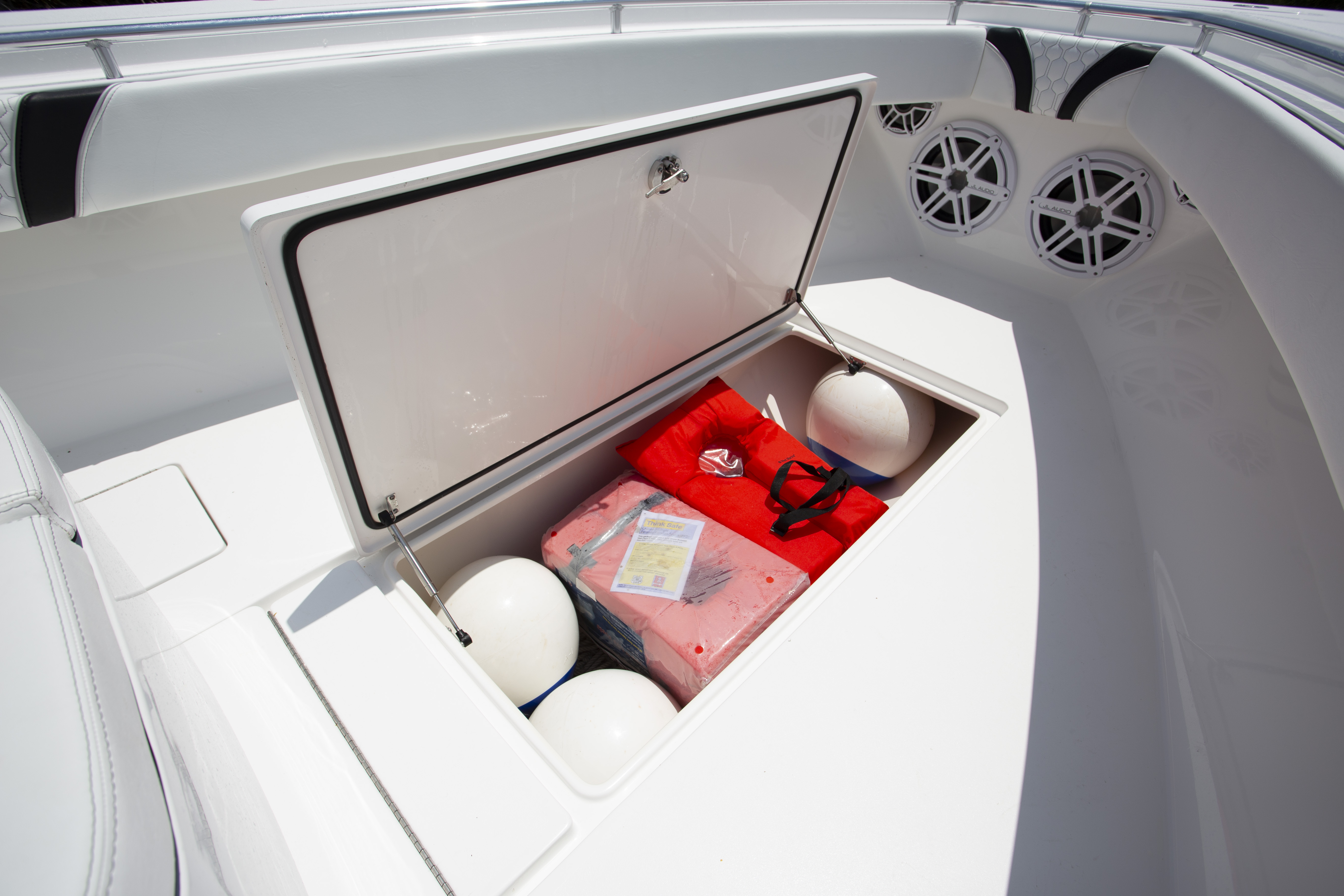 Boat Review - Contender 32ST