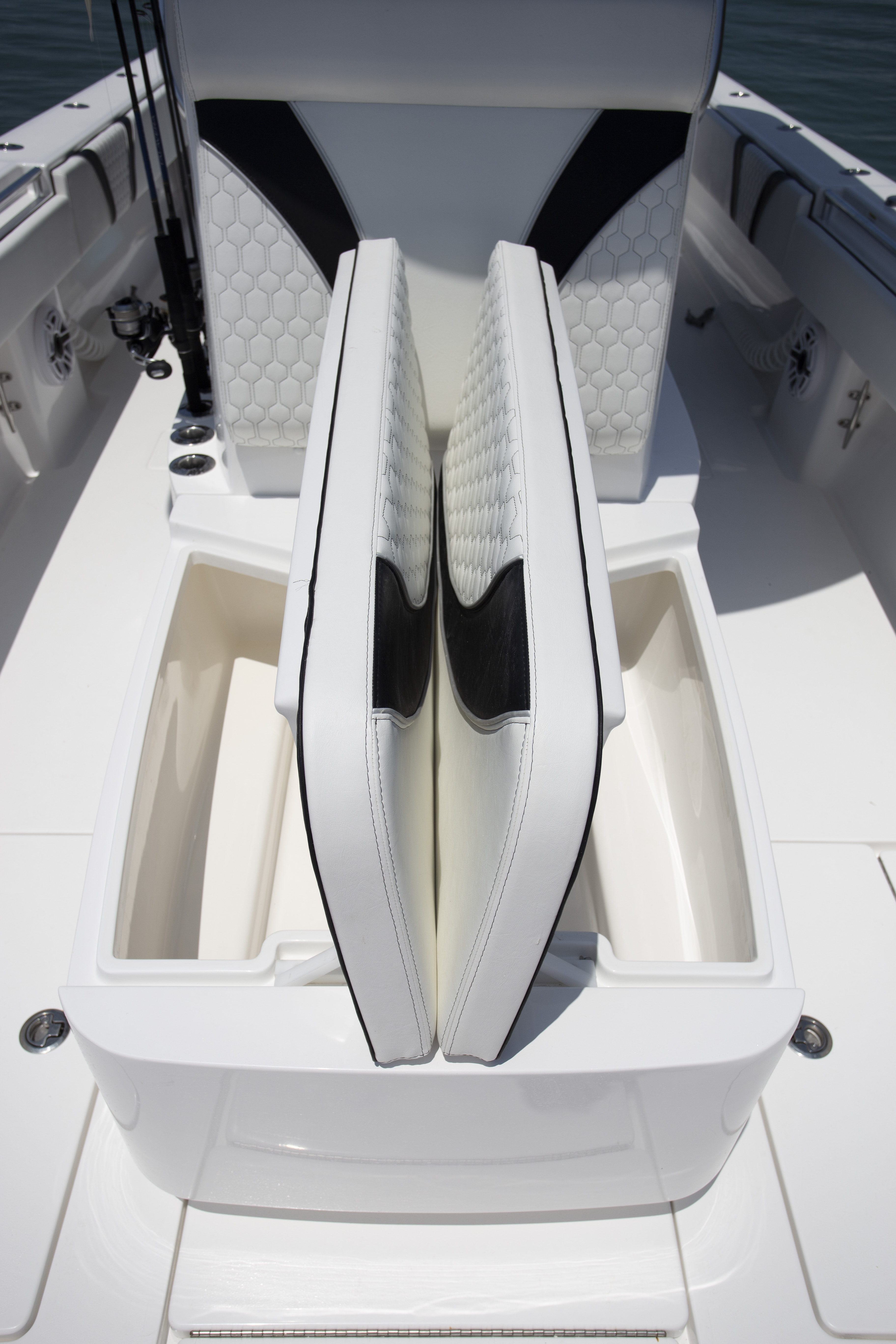 Boat Review - Contender 32ST