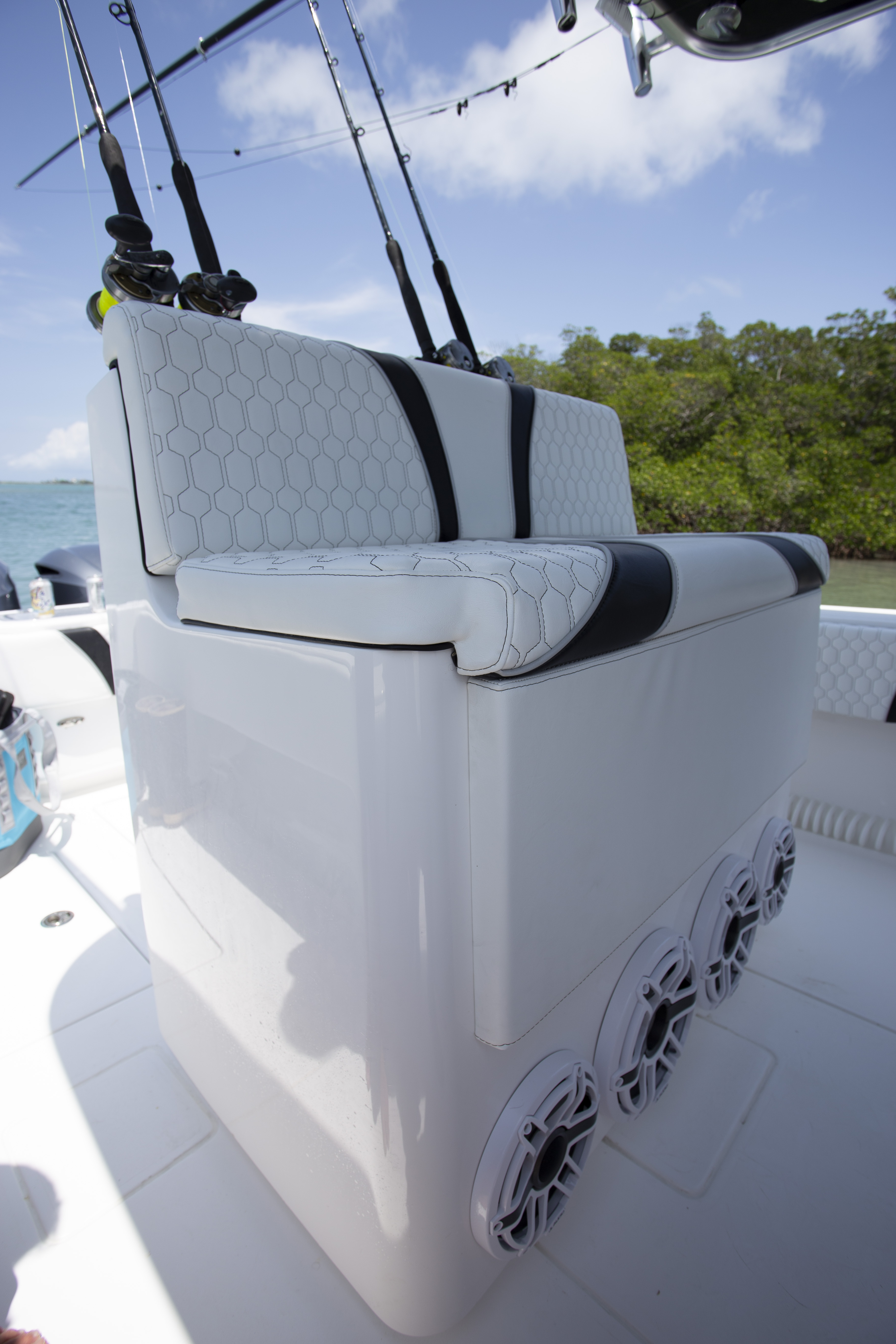 Boat Review - Contender 32ST