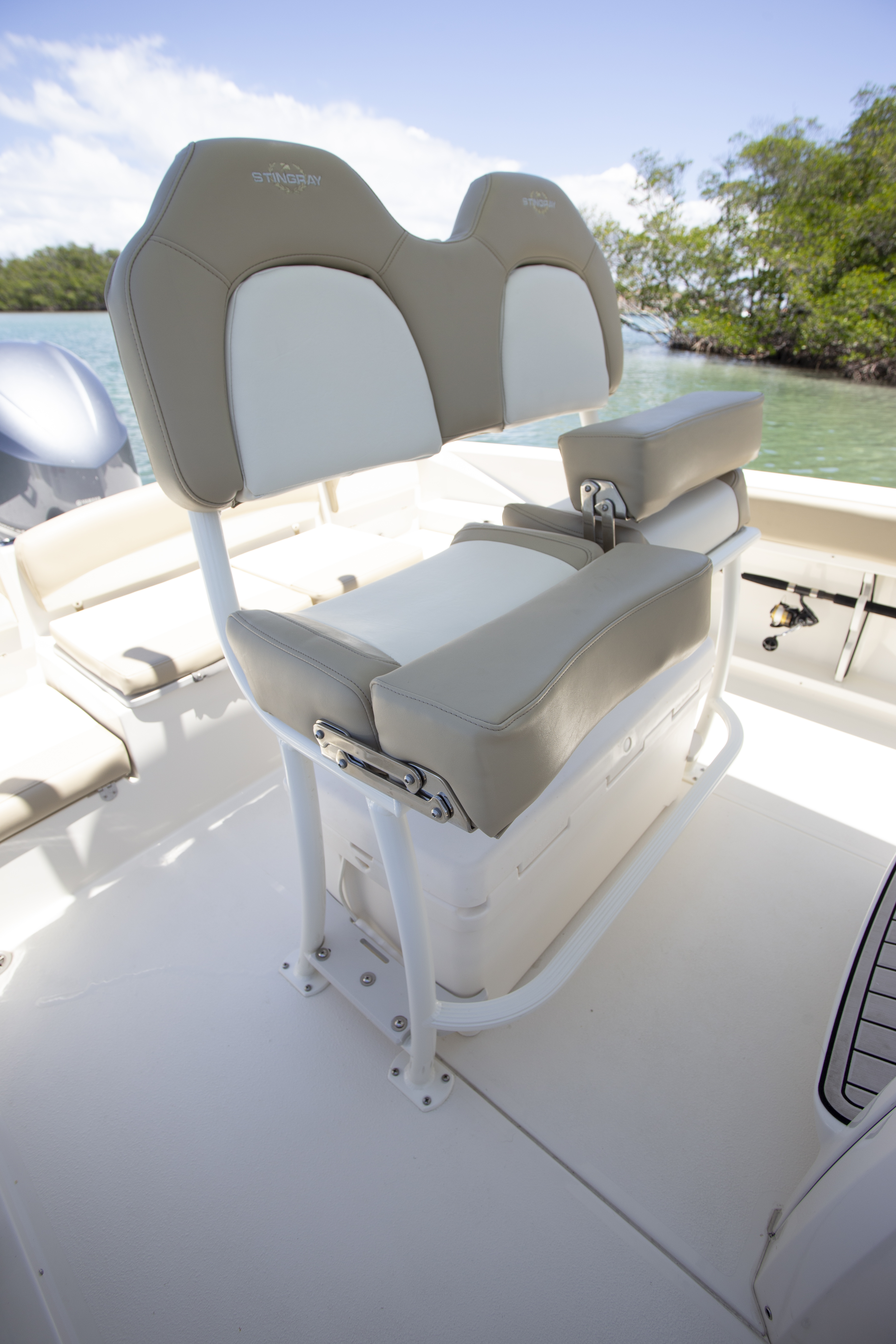 Boat Review - Stingray 236CC Deck Hybrid
