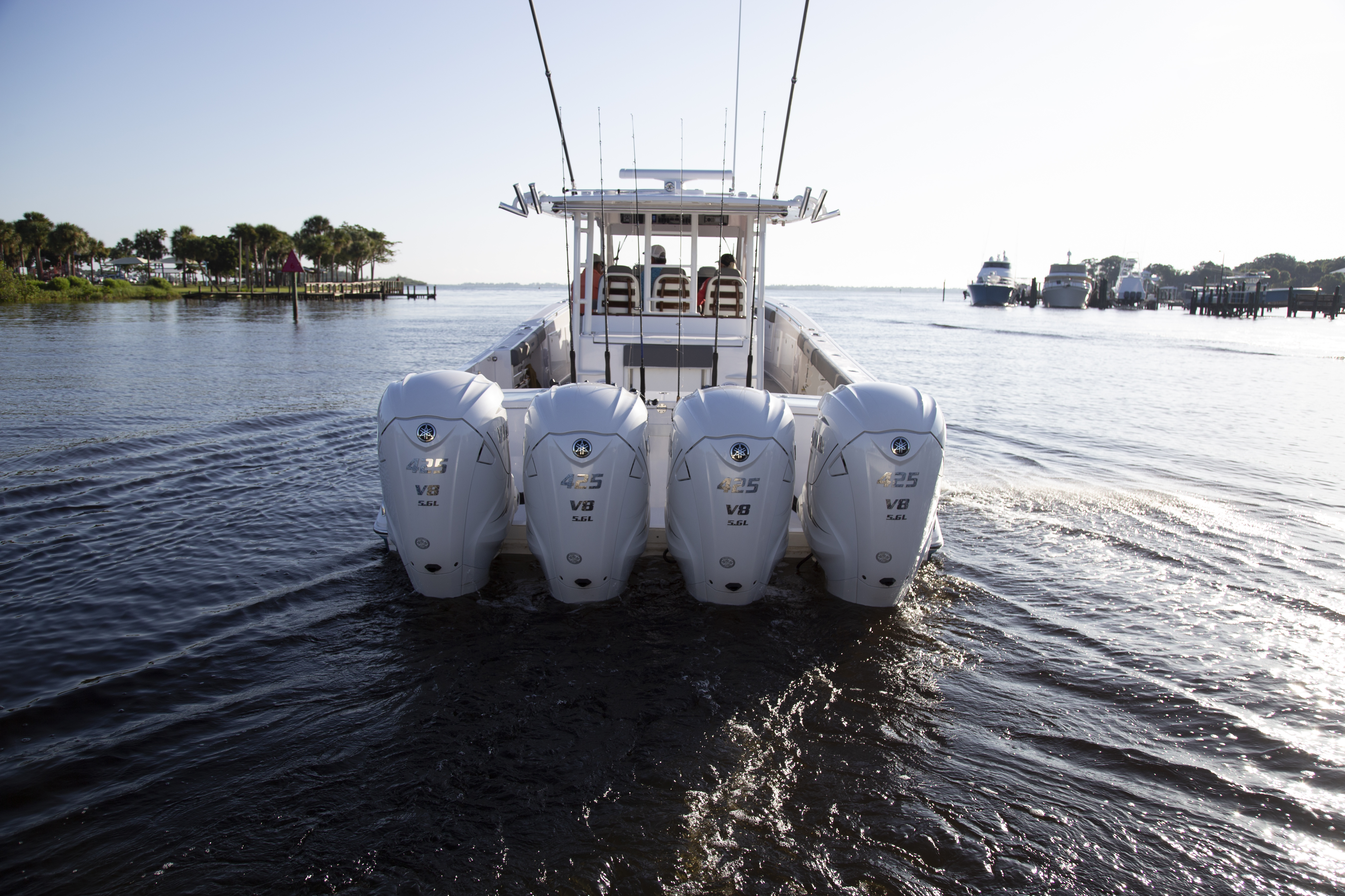 Boat Review - Everglades 435cc