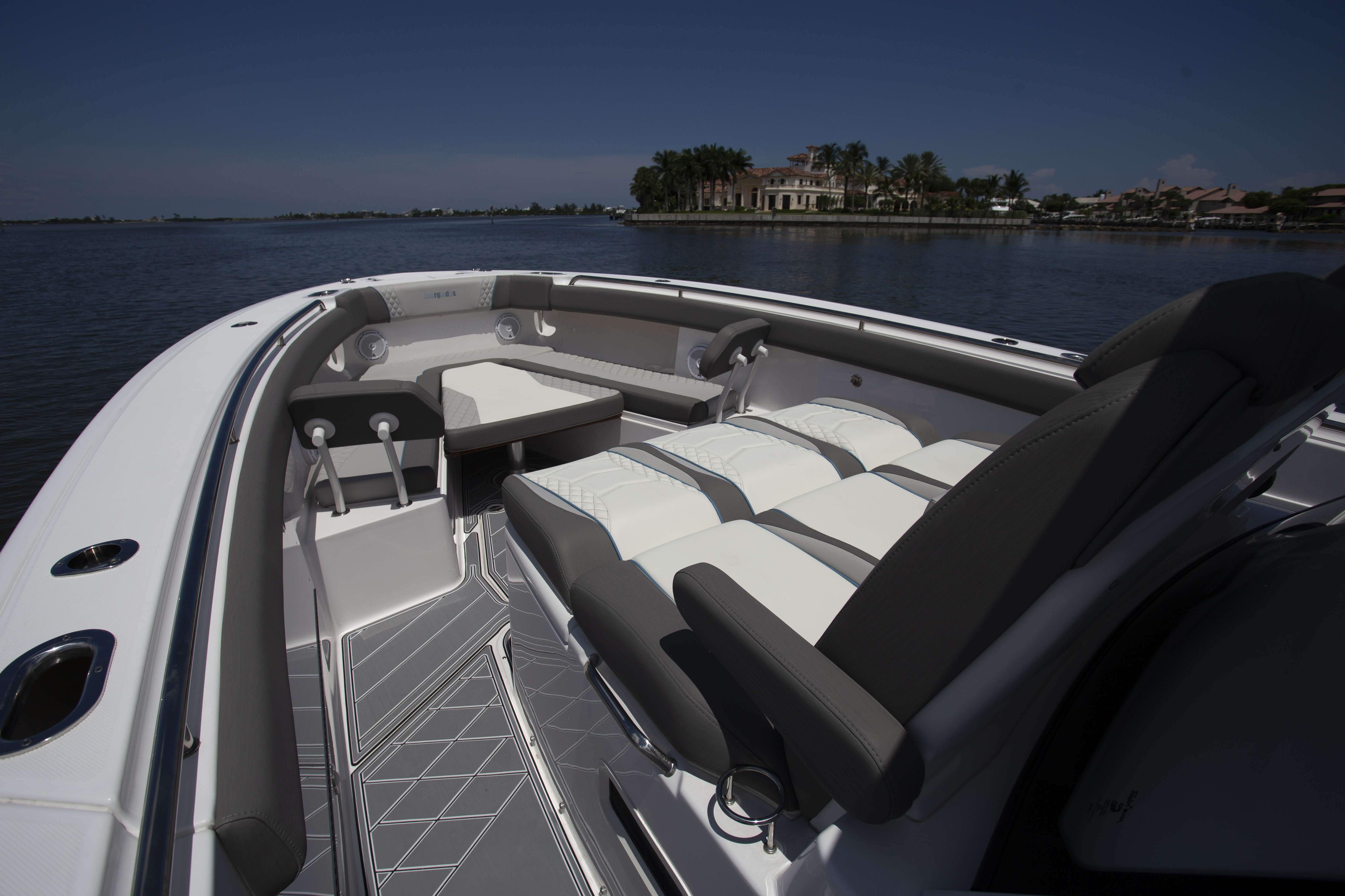 Boat Review - Everglades 435cc
