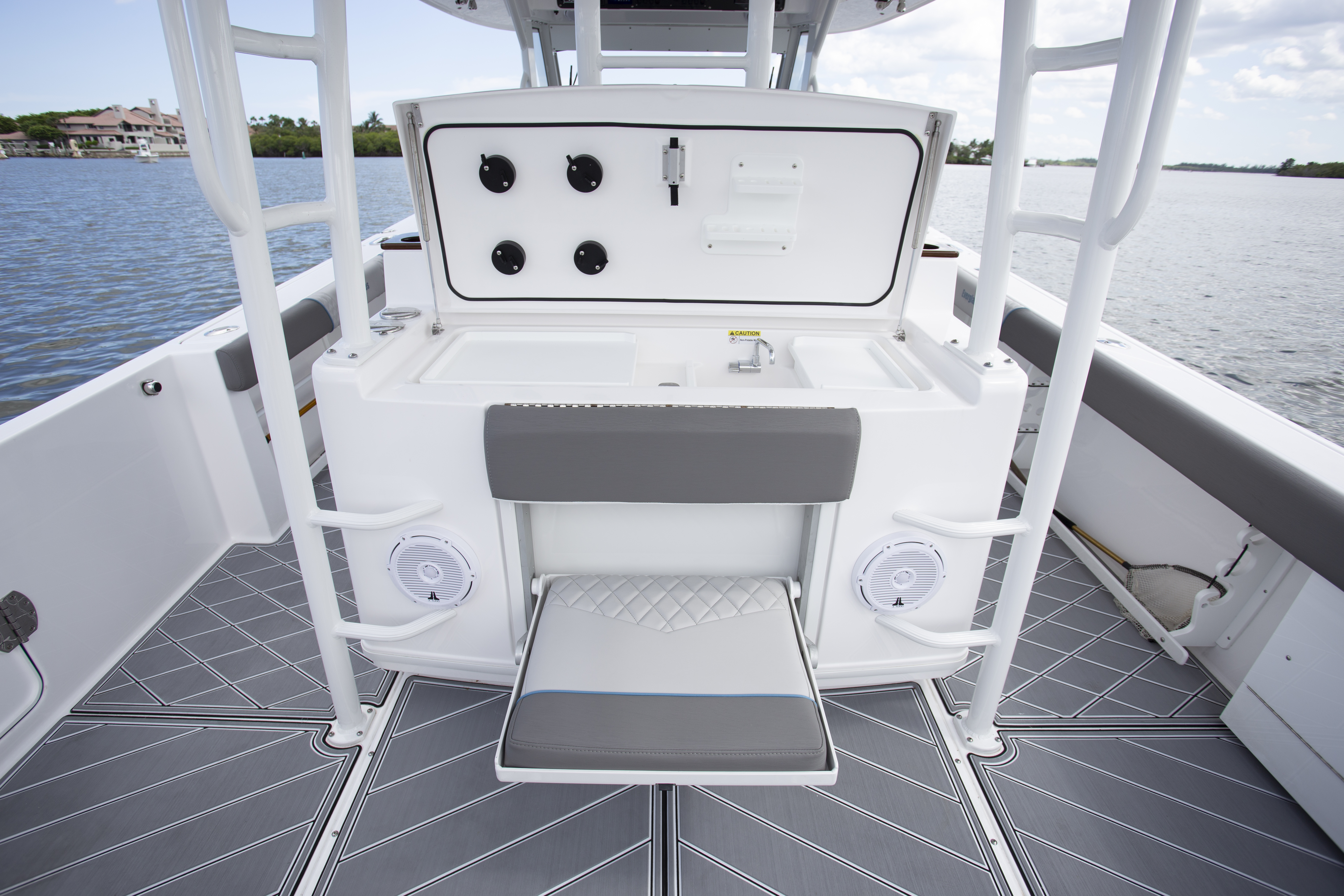 Boat Review - Everglades 435cc