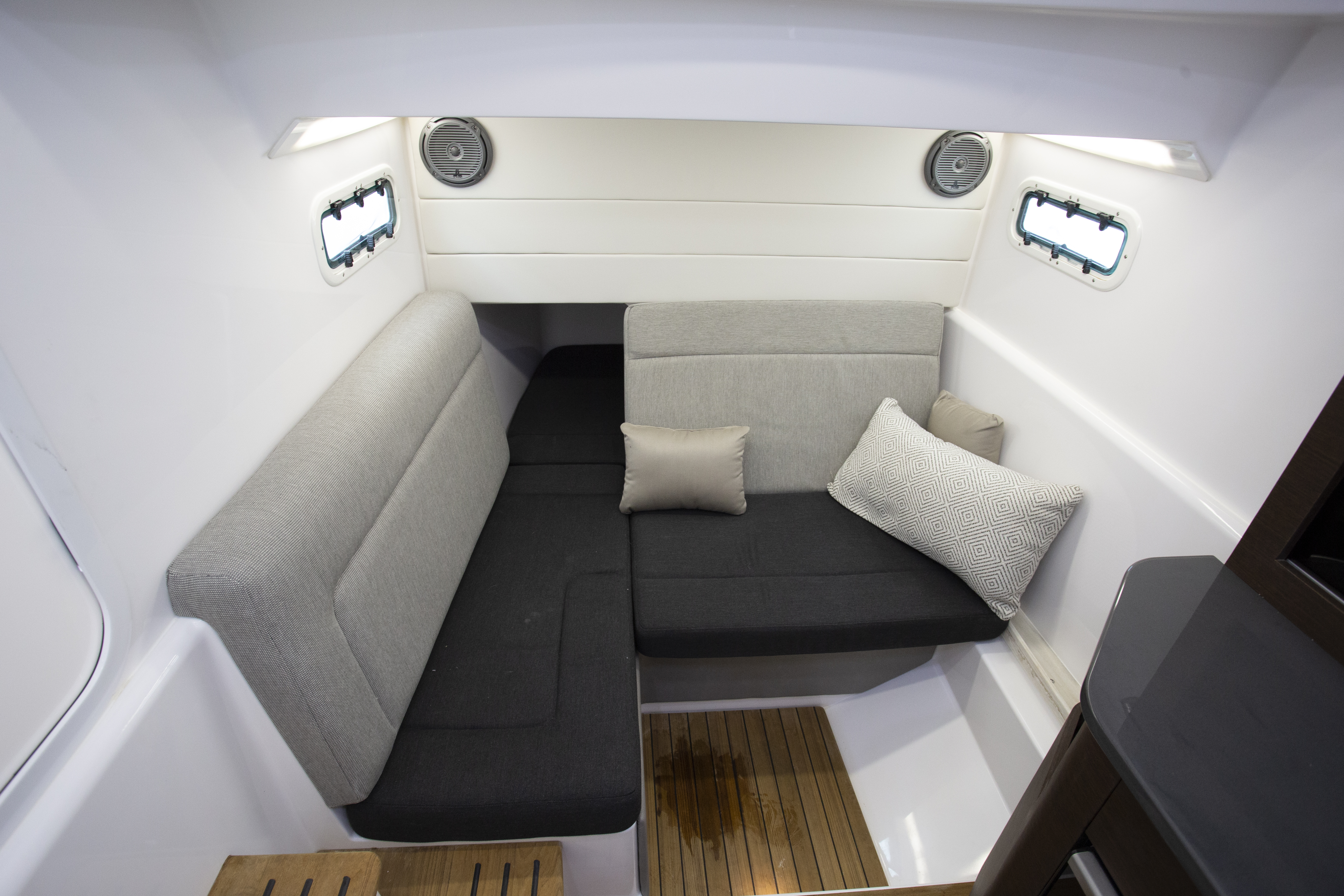 Boat Review - Everglades 435cc