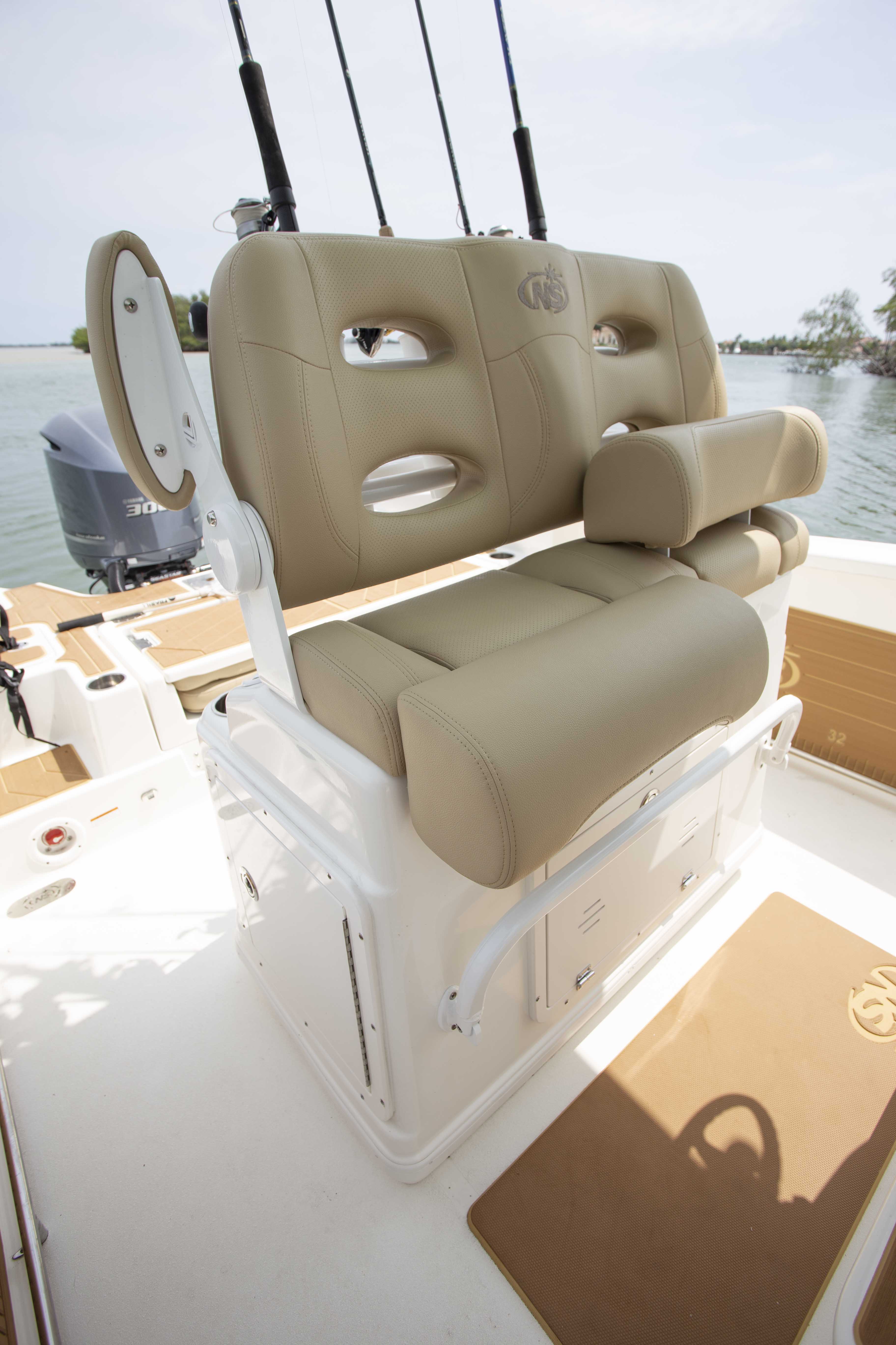 Boat Review - NauticStar 251 Hybrid