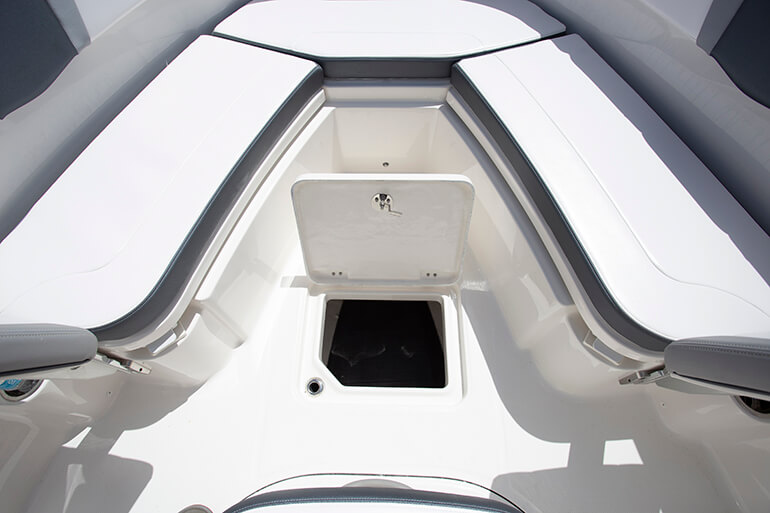 Robalo R230 Boat Review