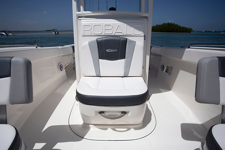 Robalo R230 Boat Review