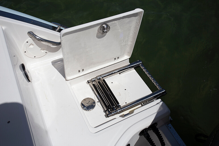 Robalo R230 Boat Review